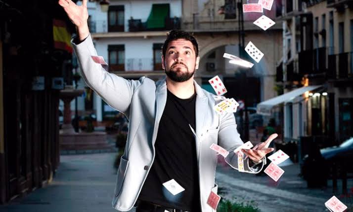 24 de Abril. 20:00H. luis Olmedo